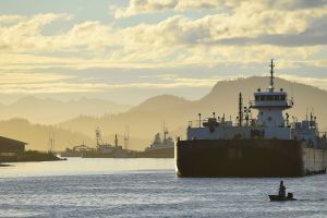 The Tug Dale R Lindsey and Petro Mariner Barge